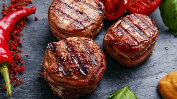 Schweinemedaillons im Speckmantel - grillart®